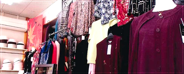 Fashionシバタは婦人服をメインに扱っているお店です